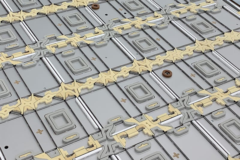 Marbach bietet die solidplate|alu, eine leichte und präzise Trägerplatte für Stanzwerkzeuge.